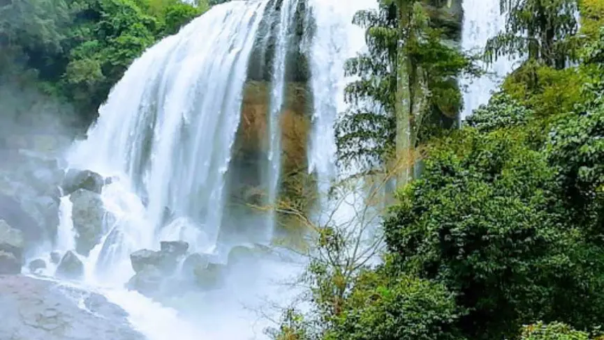 waterfalls near munnar