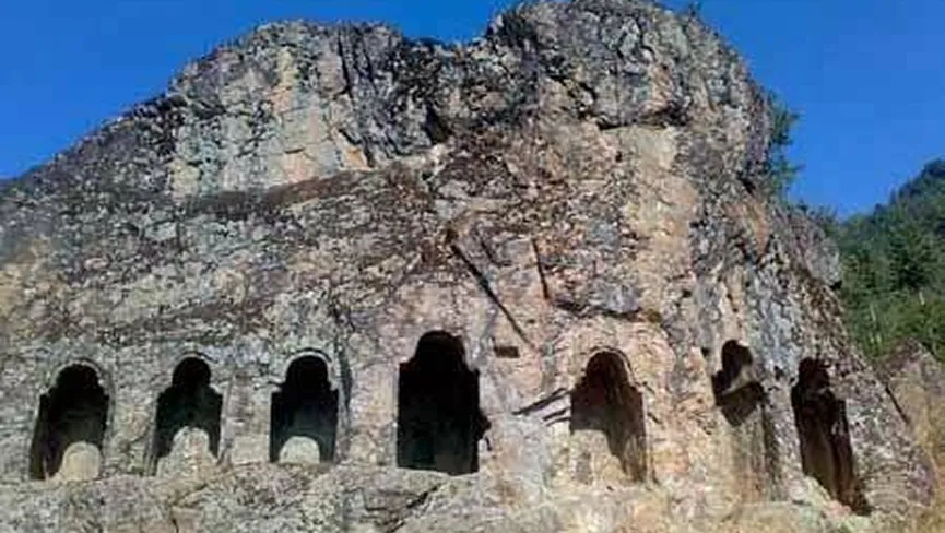 Kalaroos Caves